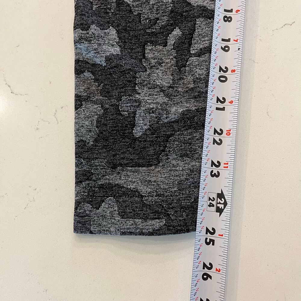 NVGTN Camo Black‎ and Gray Workout Leggings Size Small - Picture 8 of 8